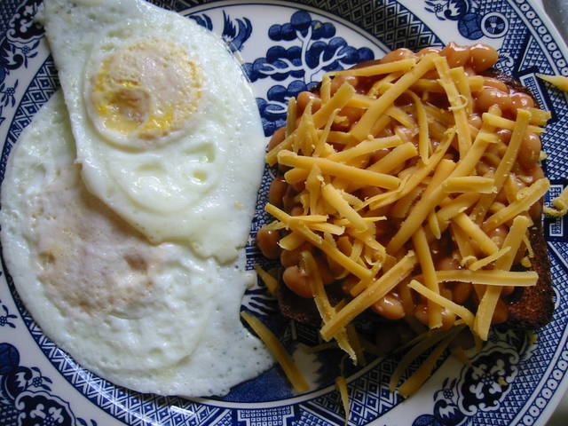 IMG_9014_beans_on_toast_with_cheese_and_eggs.JPG 